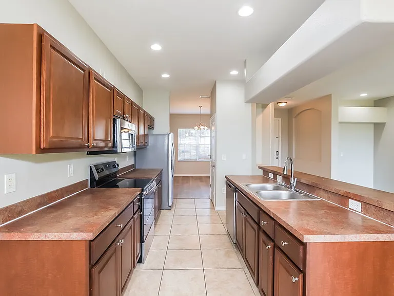 2459 Hamlet Cir — Photo 7