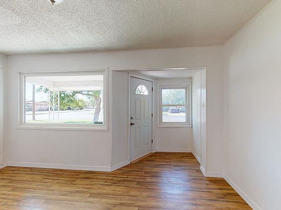 4th image of 3500 Roosevelt Dr