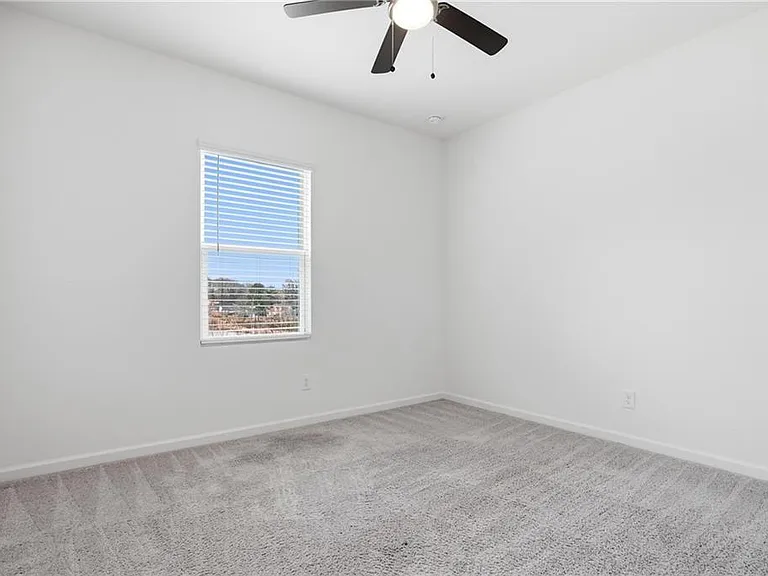 395 Knightsbridge Ln — Photo 24