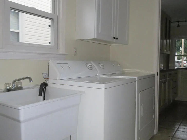 1327 Genesee Ave — Photo 22