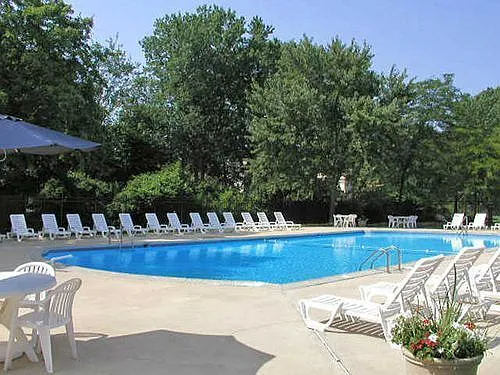 Stratford Apartments — Photo 3