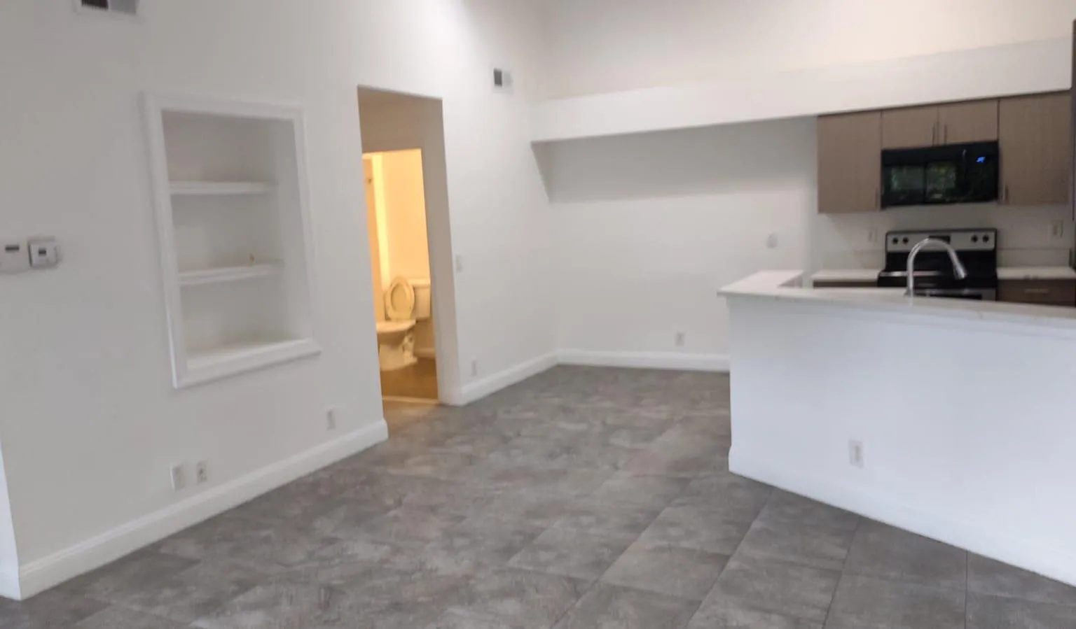 2 bed, 1024 sqft, $2,000 — Photo 2