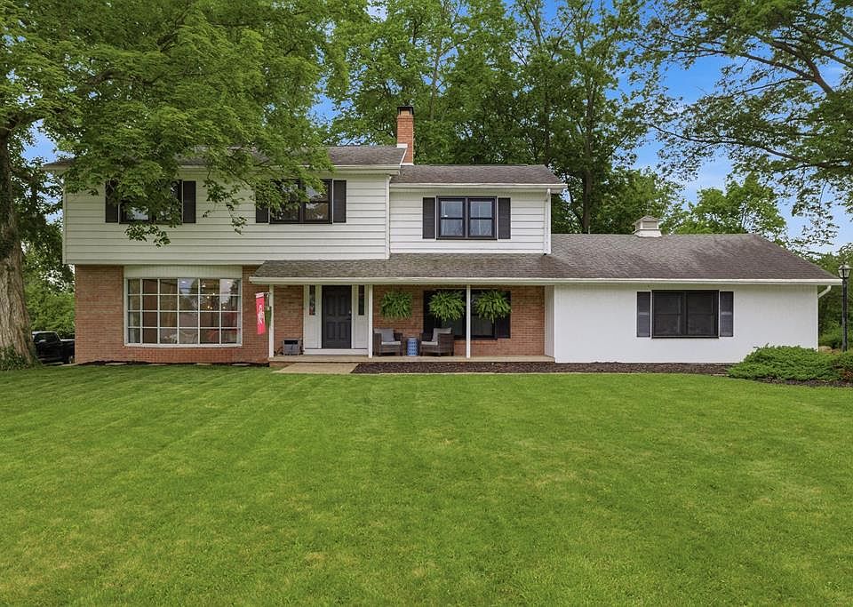 1st image of 807 Hillcrest Dr