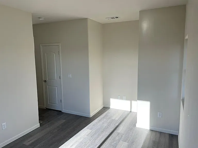 661 Granada Ct — Photo 8