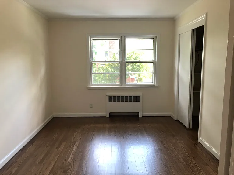 85 Phelps Ave — Photo 12