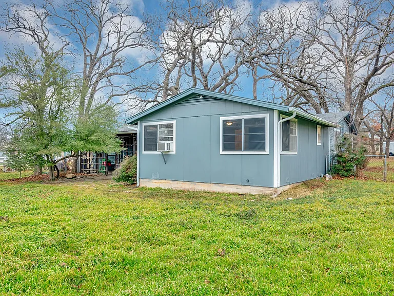 410 Shady Ln — Photo 33