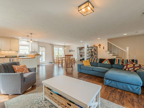 4th image of 704 Bradford Cir