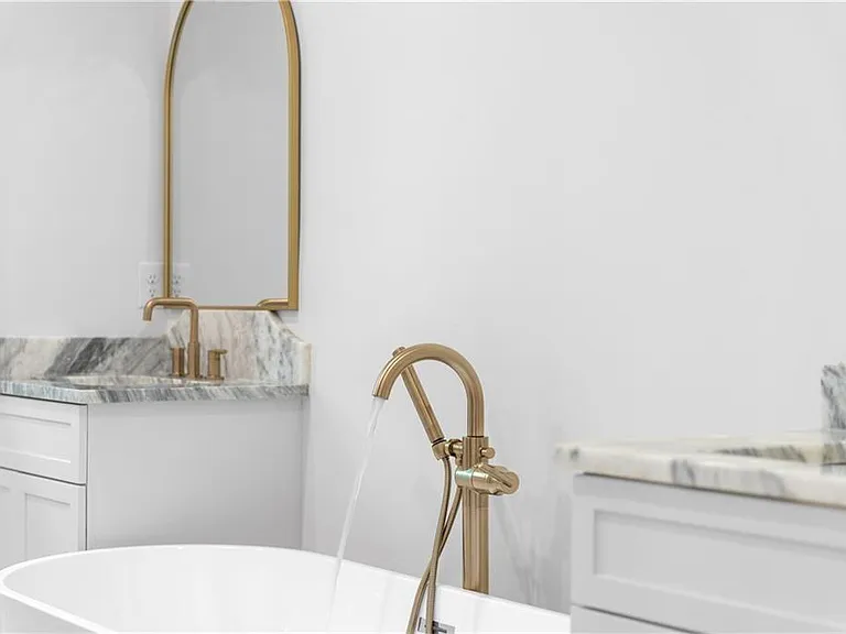 833 Martina Dr NE — Photo 17