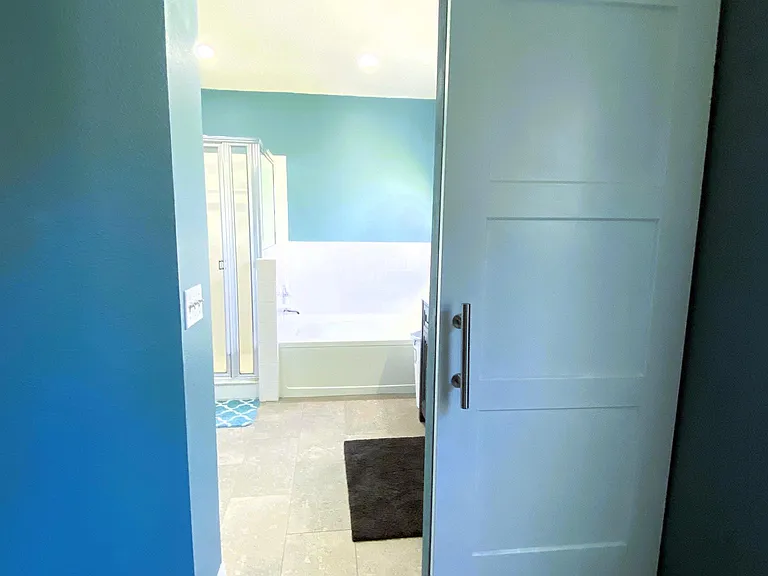 111 Lindale St — Photo 10