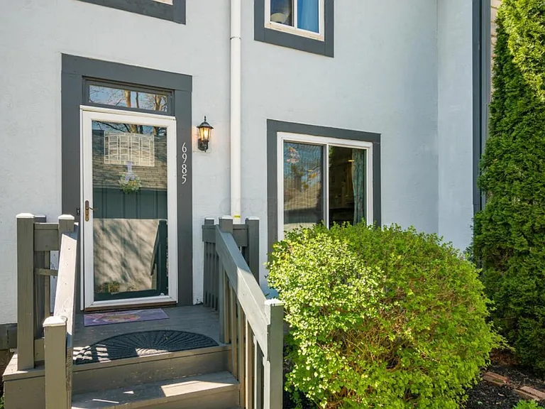 6985 Muirfield Dr — Photo 2