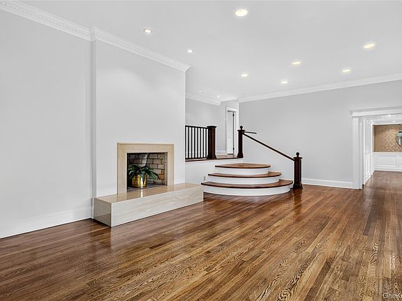 5th image of 20 Earle Pl