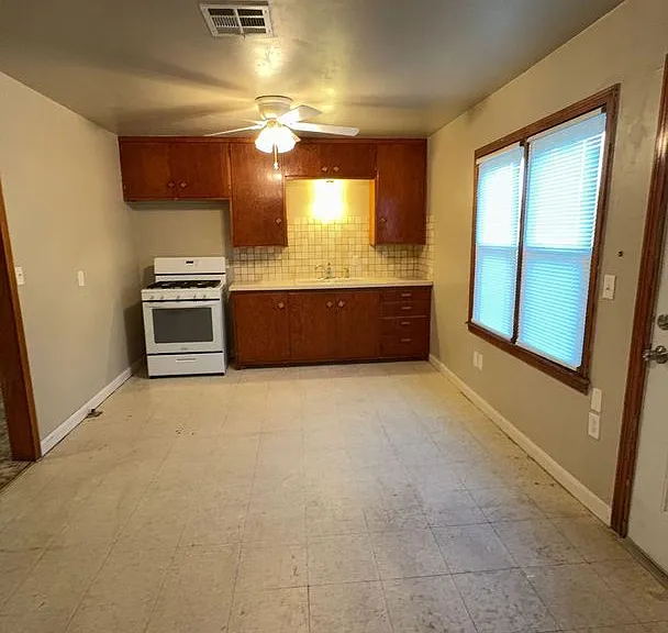 2801 E Maple Ave — Photo 5