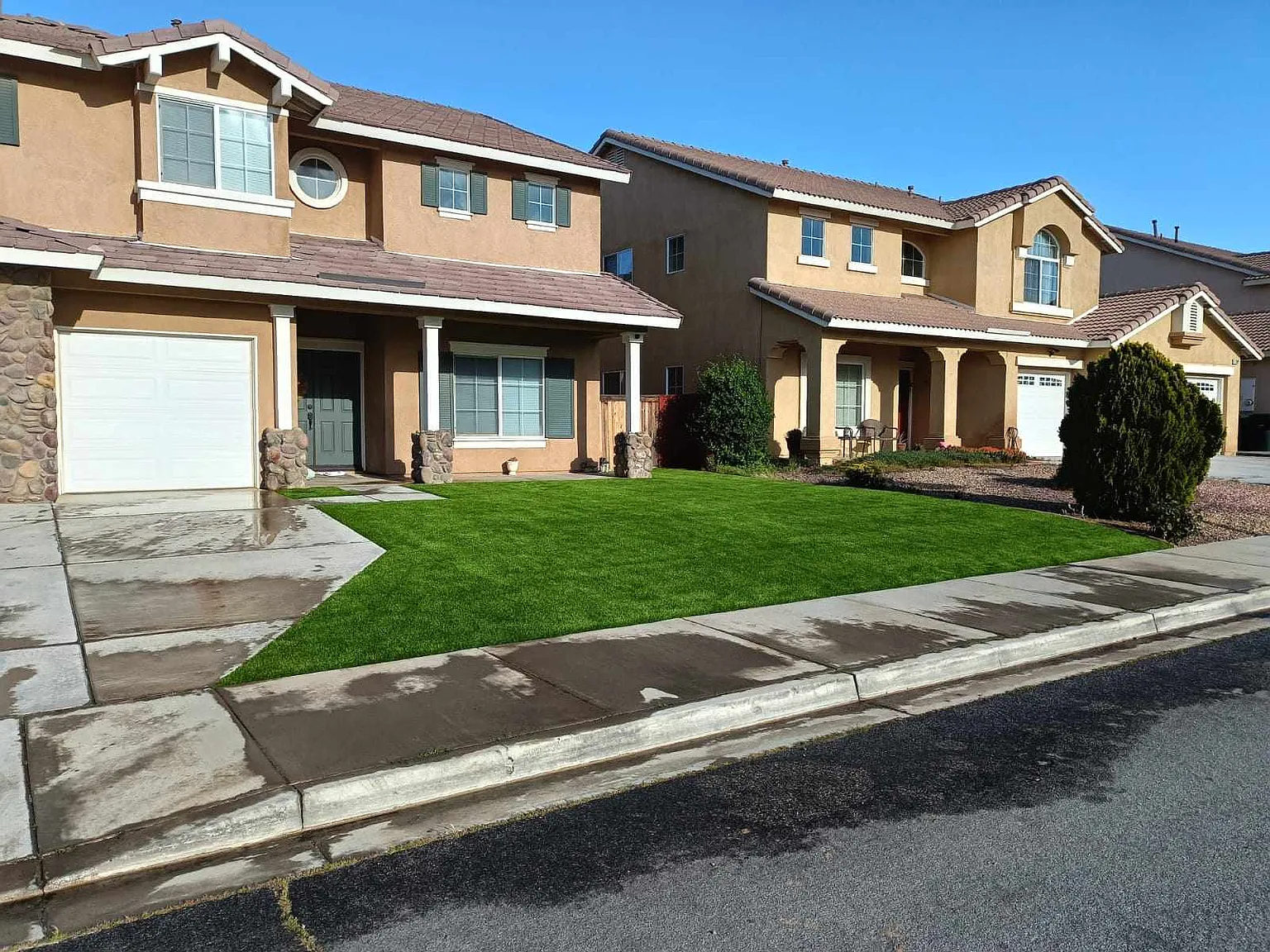 3 bed, 2.5 bath, 2399 sqft, $2,495 — Photo 2