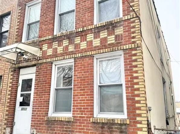 5722 63rd St, Maspeth, NY 11378