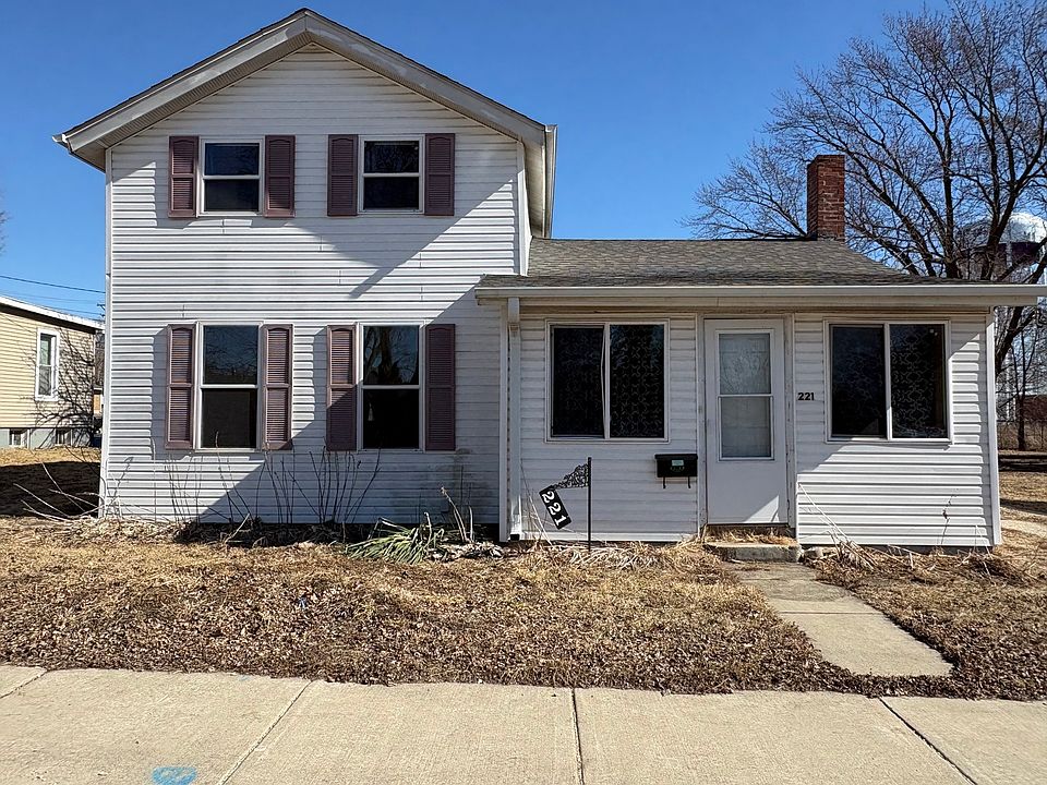 1st image of 221 N 9th St