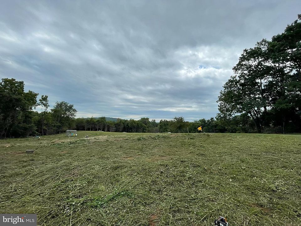 2nd image of Hawthorne Dr