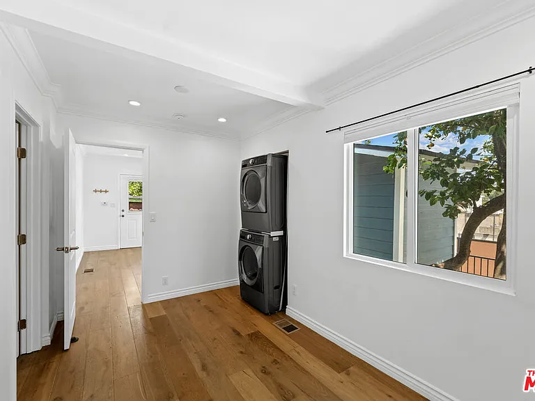 406 N Benton Way — Photo 15