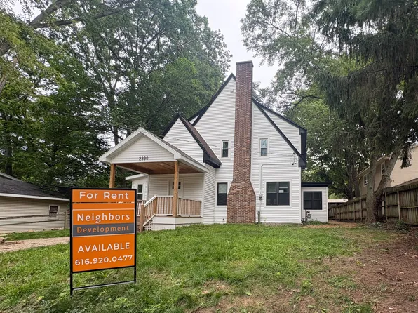 2390 Crestview Dr SW, Wyoming, MI 49519