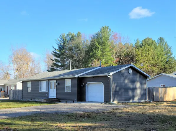 1012 Owosso Dr, East Tawas, MI 48730