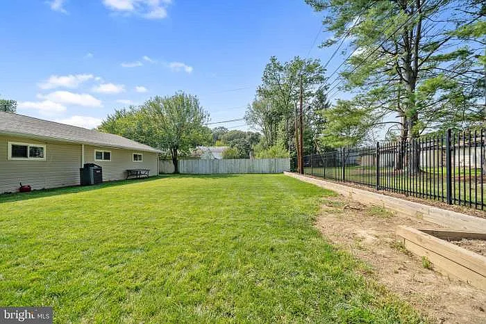 27 Chippendale Cir — Photo 19