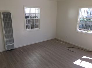 1121 E 84th St, Los Angeles, CA 90001
