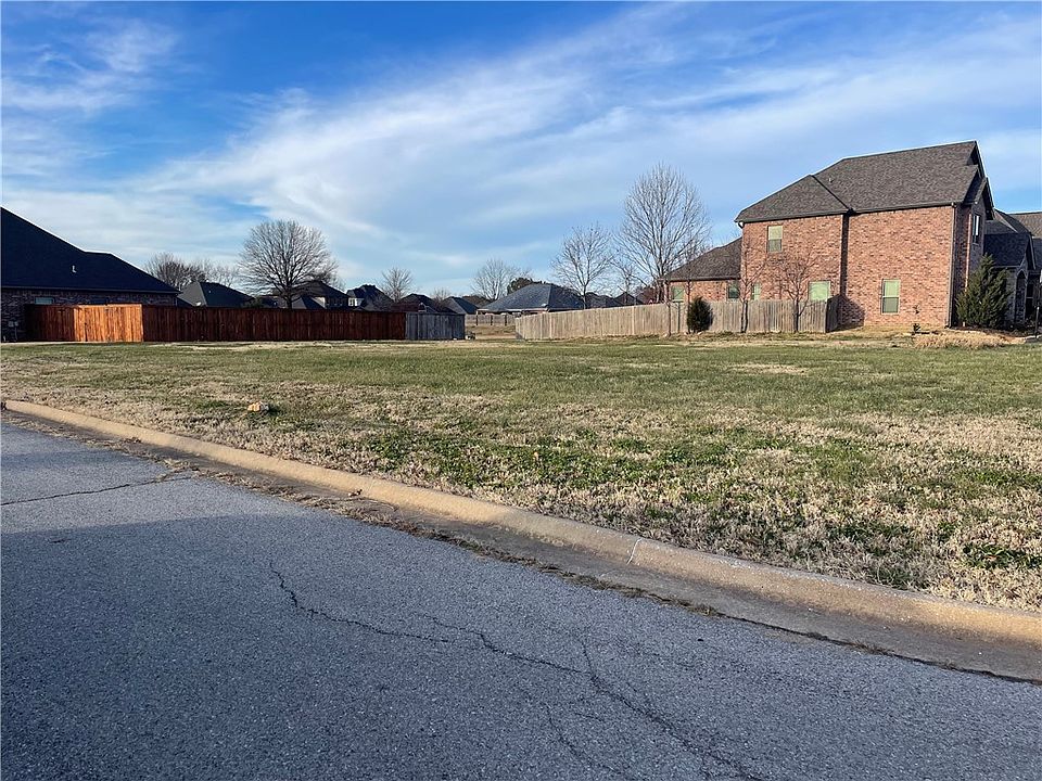 1st image of Lyndal Ln #7