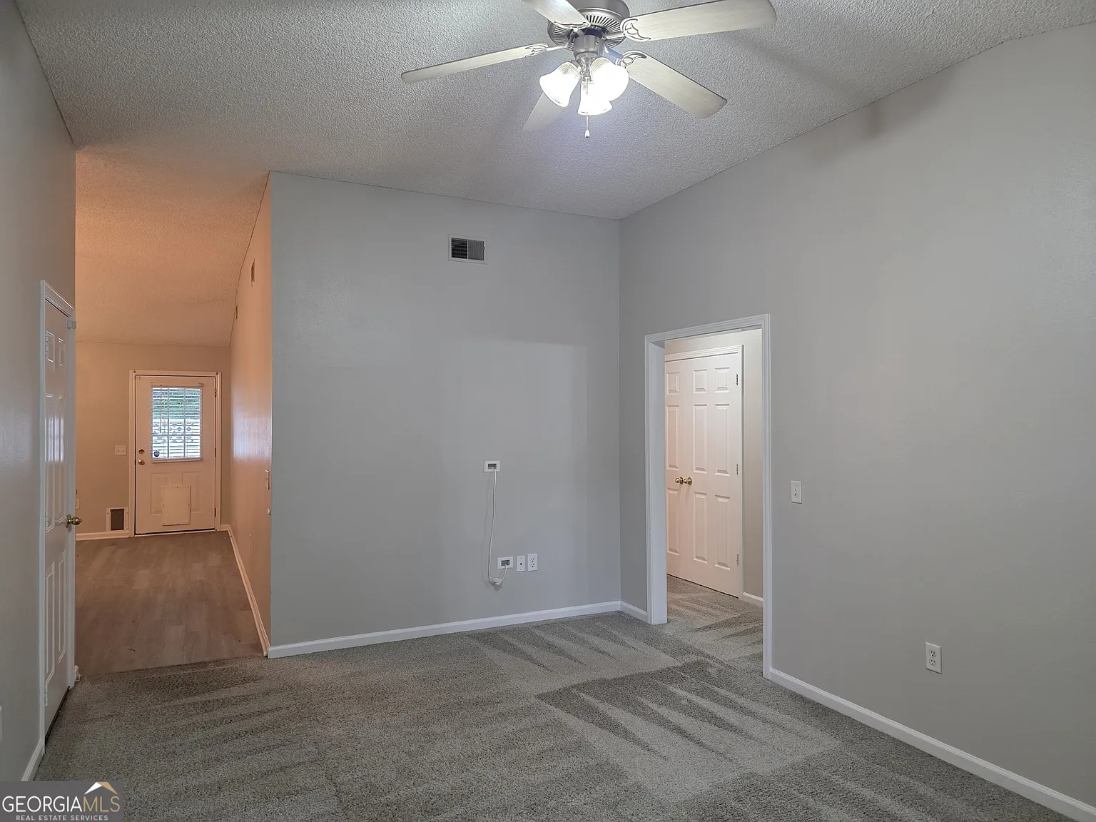 3 bed, 2.0 bath, 1204 sqft, $1,600 — Photo 3