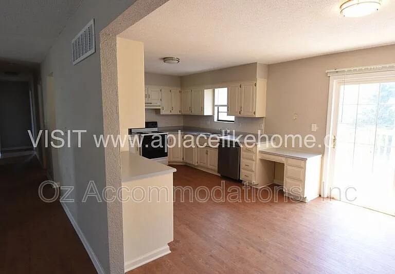 1105 W Elm Ter — Photo 7