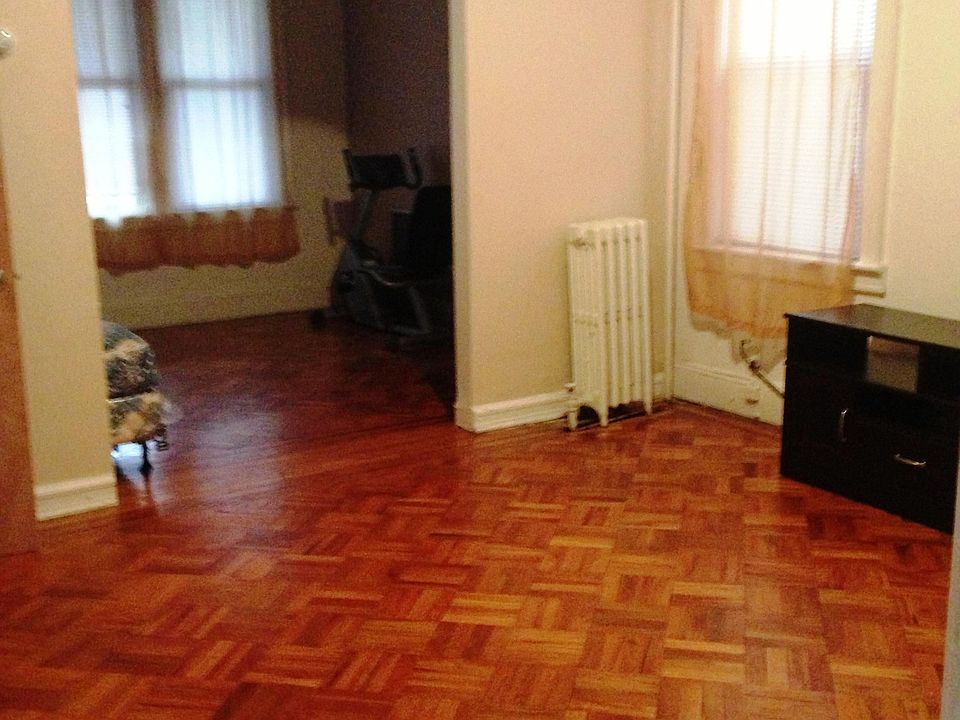 2nd image of 207 Custer Ave #1