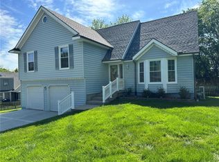5026 Stearns St, Shawnee, KS 66203