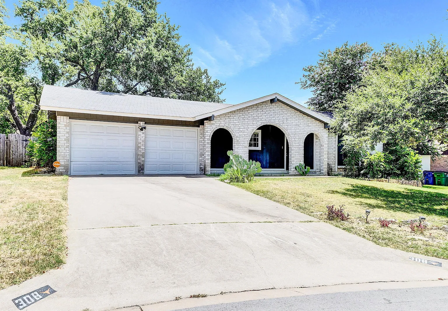 3 bed, 2.0 bath, 1236 sqft, $1,900 — Photo 1