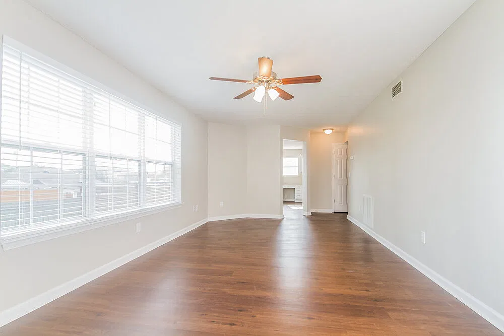 3 bed, 2.5 bath, 2160 sqft, $2,345 — Photo 3