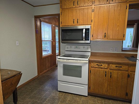 4th image of 454 E 6th St