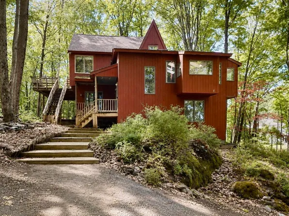 38 Hubbard St, Lenox, MA 01240