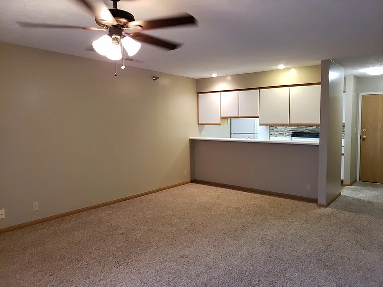Deer Park Apartments — Photo 9