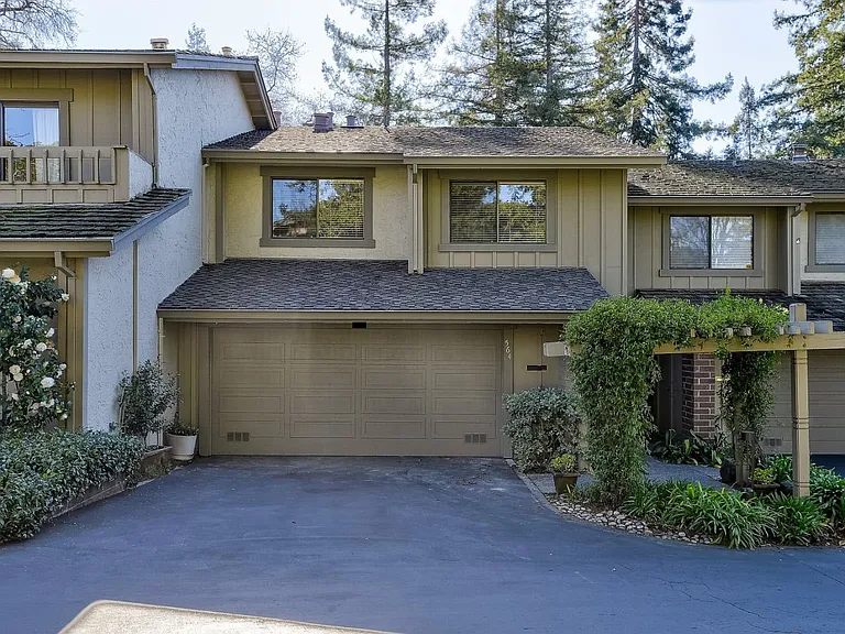 564 Sand Hill Cir — Photo 2