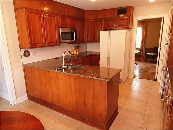 Cherry & Granite Kitchen