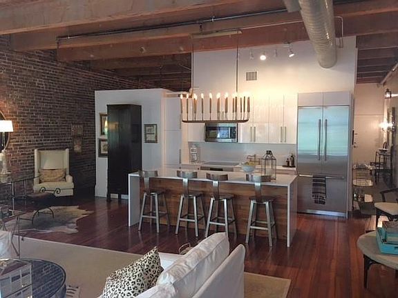 4th image of 528 Baronne St APT 202