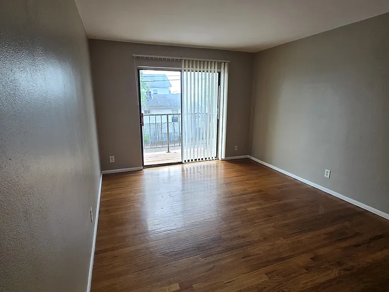 4304 Fairview Ave — Photo 16