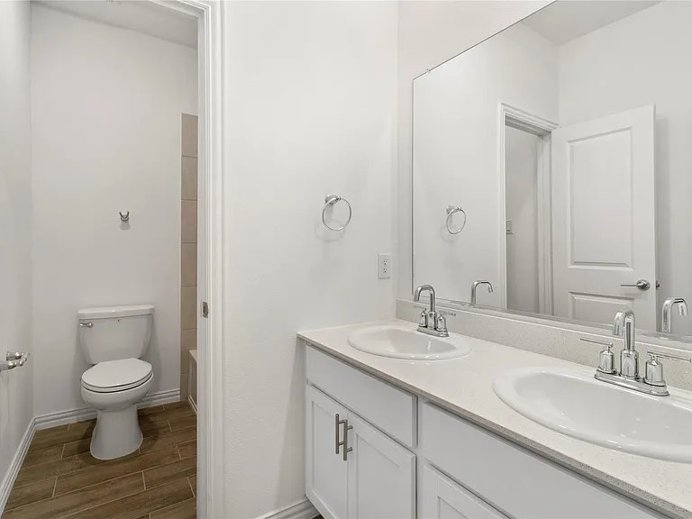 1808 Roadrunner Dr — Photo 16