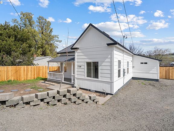 3rd image of 726 SW 22nd St