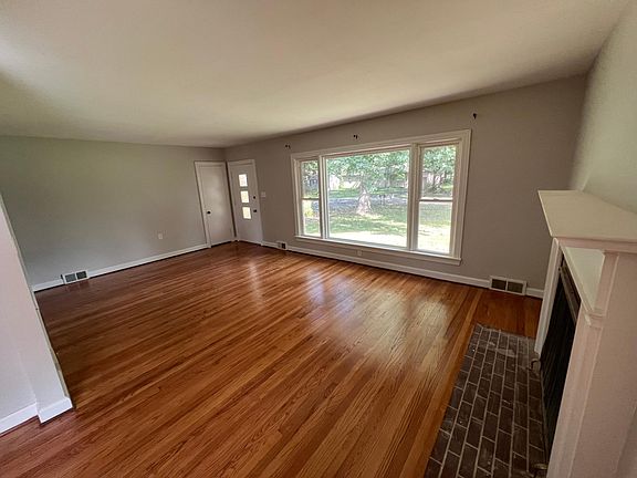 3rd image of 4026 Lambert Ave