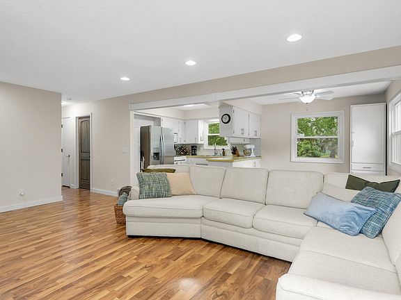 5th image of 12420 Pineview Trl