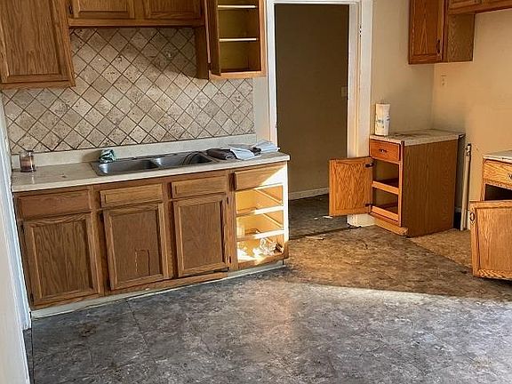 2nd image of 1207 Crosshall St