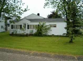8362 Railroad Rd, Ottawa Lake, MI 49267