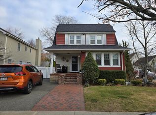 430 Silver Ln, Oceanside, NY 11572