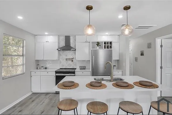 741 King St — Photo 1