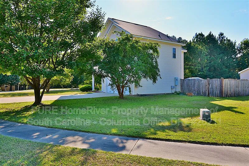 3 bed, 2.5 bath, 1664 sqft, $1,915 — Photo 4