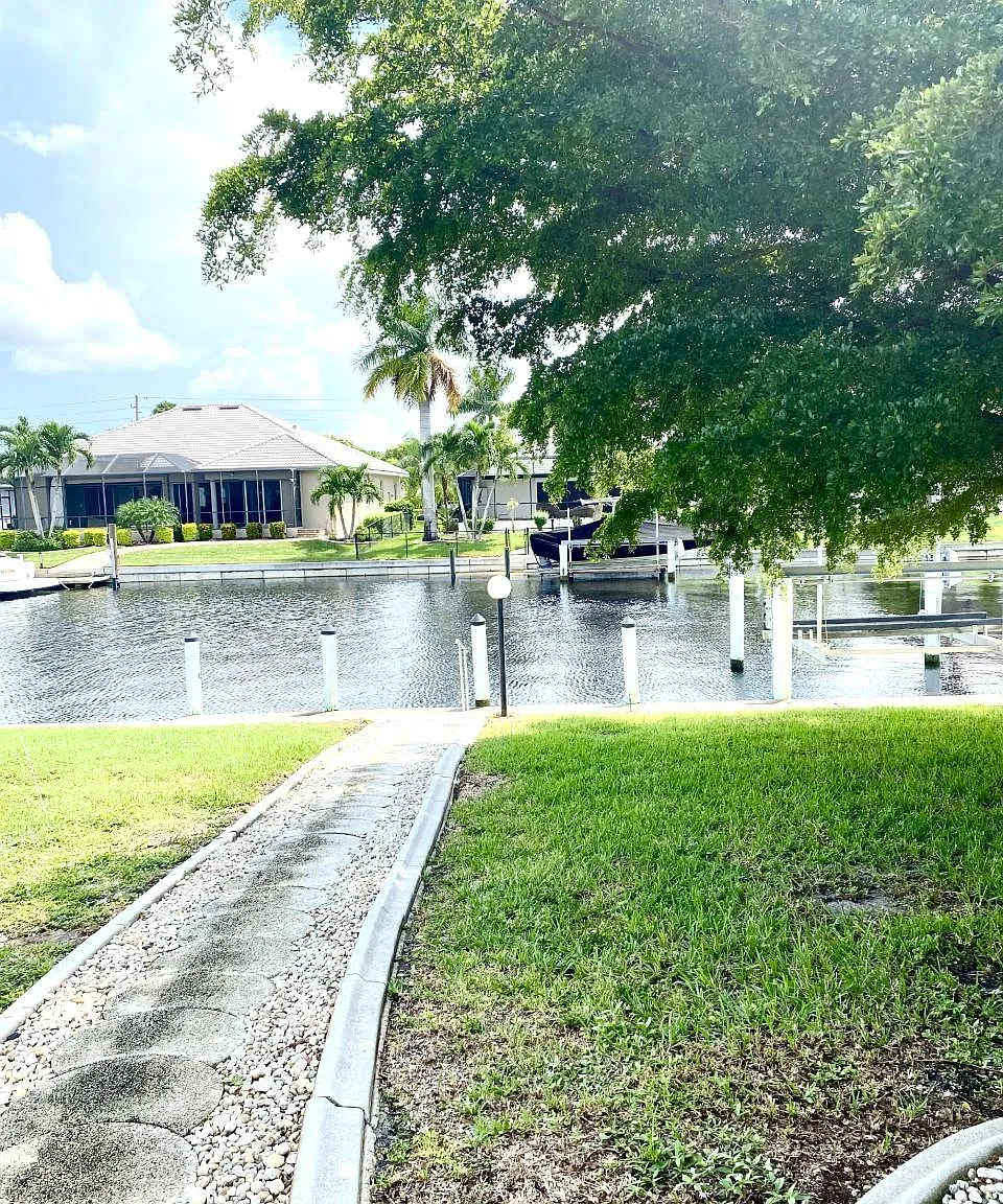 3 bed, 1878 sqft, $2,400 — Photo 1