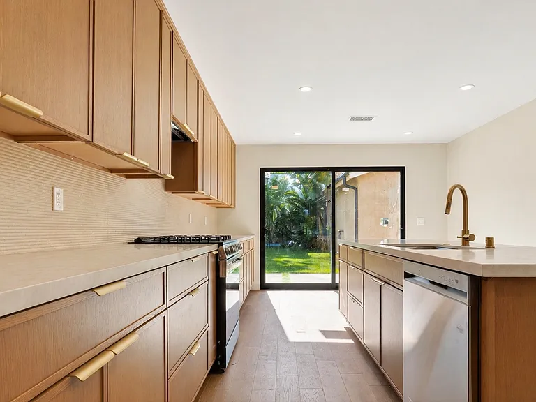 4819 Genesta Ave — Photo 2